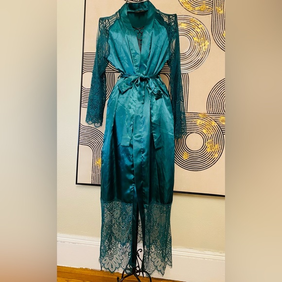VIDEO AVAILABLE. Satin sexy robe with belt. Green robe, green dress, lace dress - Picture 3 of 6